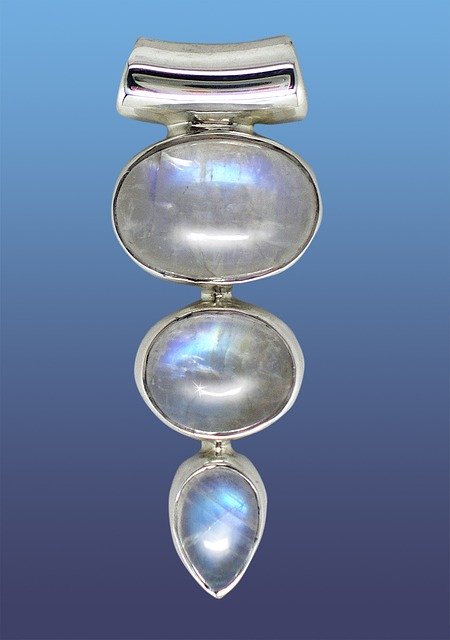Moonstone-kamien-ksiezycowy